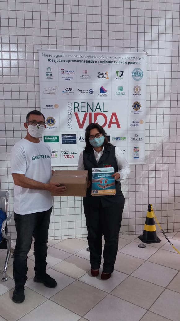 Doação de máscaras na Associação Renal Vida em Itajaí/SC